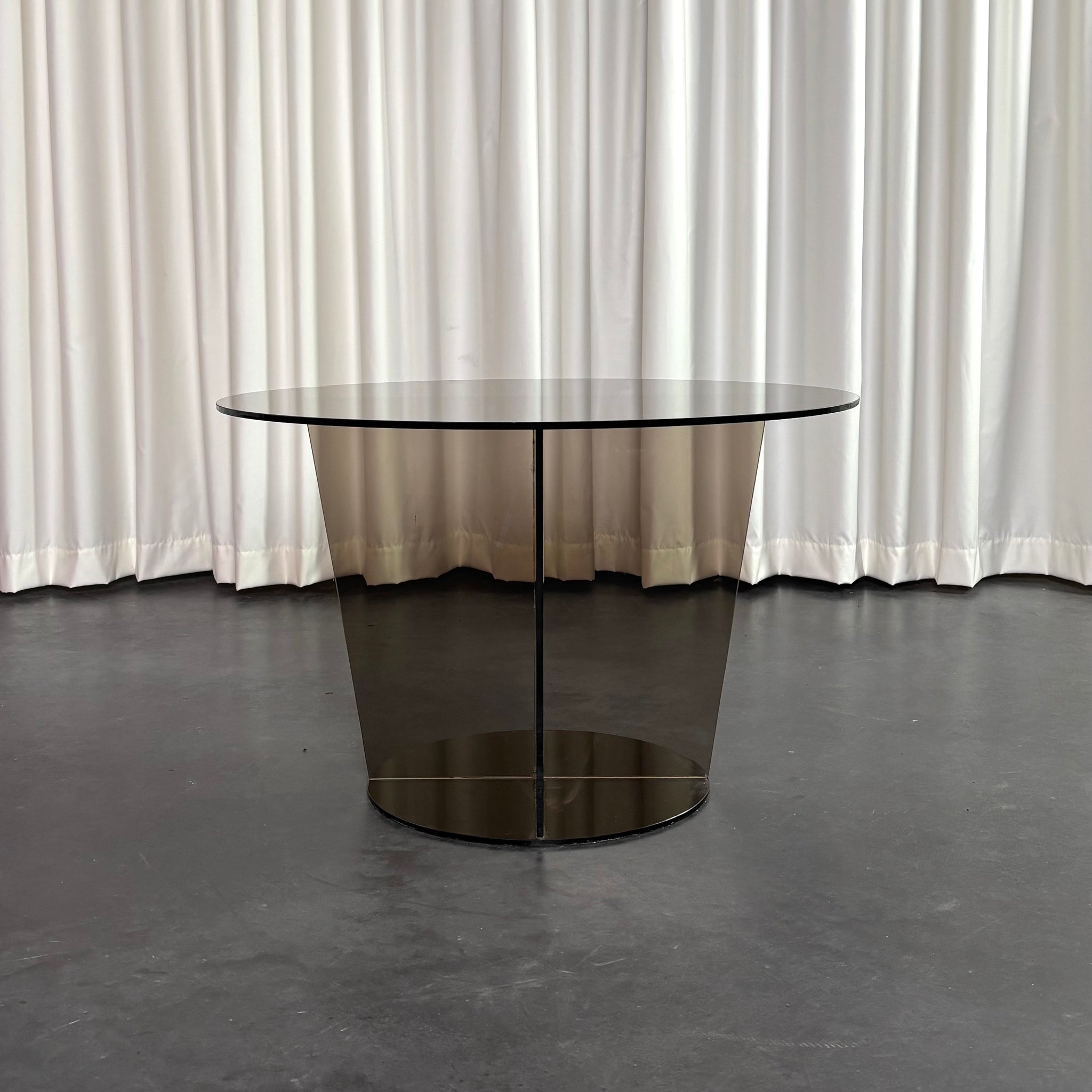 Table basse en verre fumé