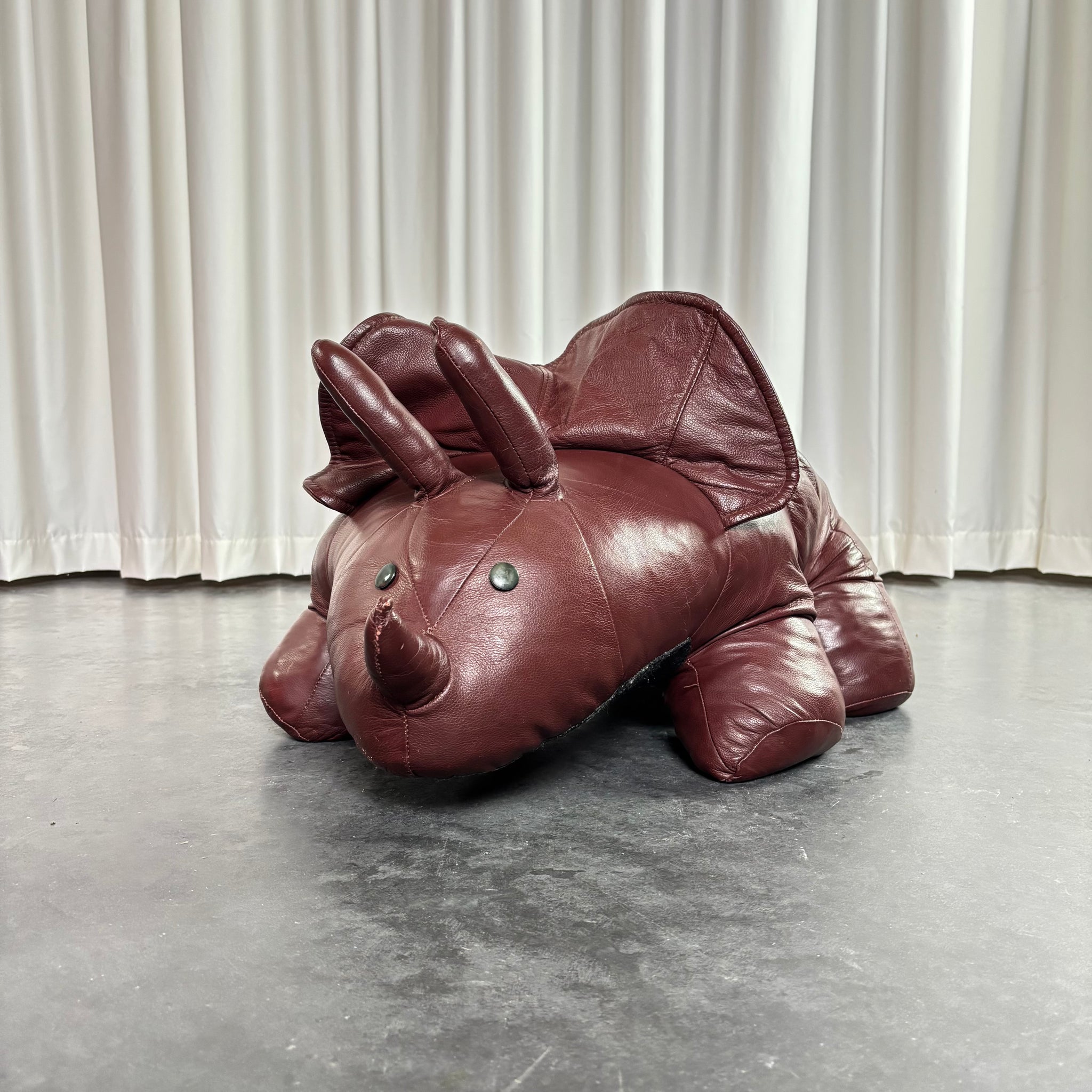 Pouf - Ottoman dinosaure en cuir, 1970