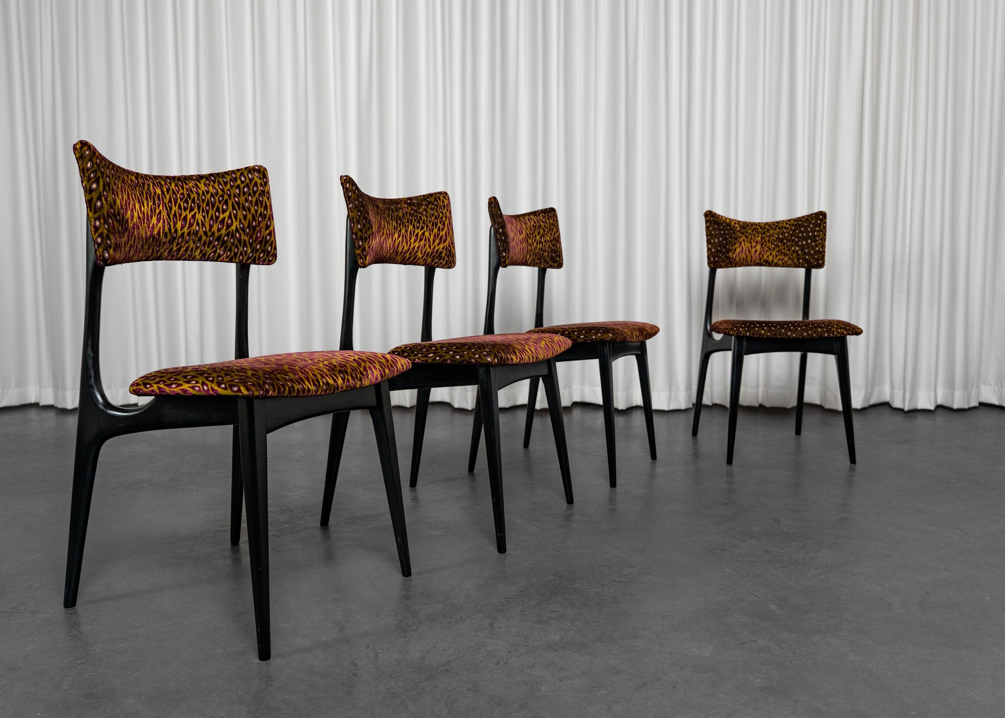 Set de 4 chaises modernistes dans le style d'Alfred Hendrickx