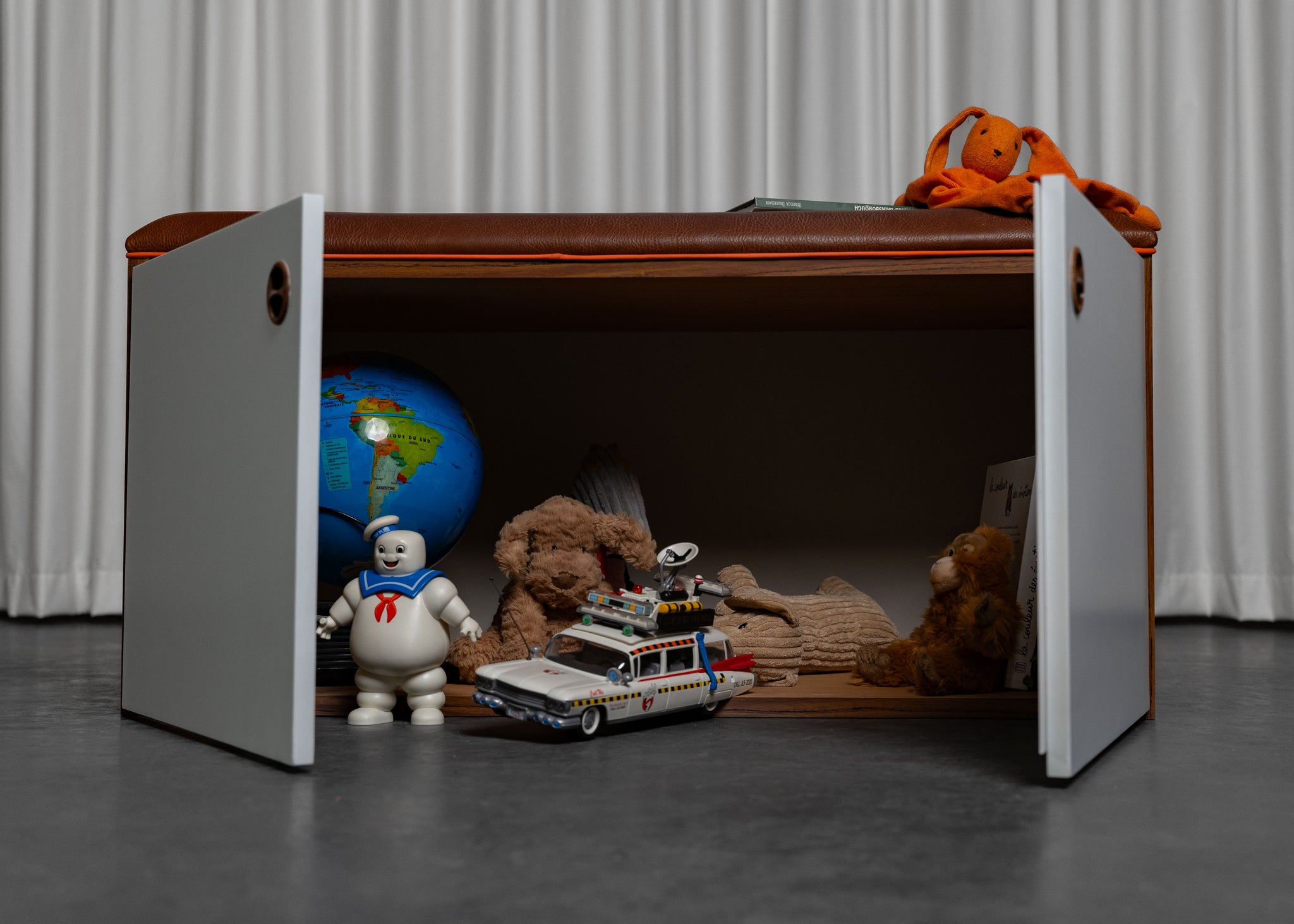 Meuble de rangement banquette vintage