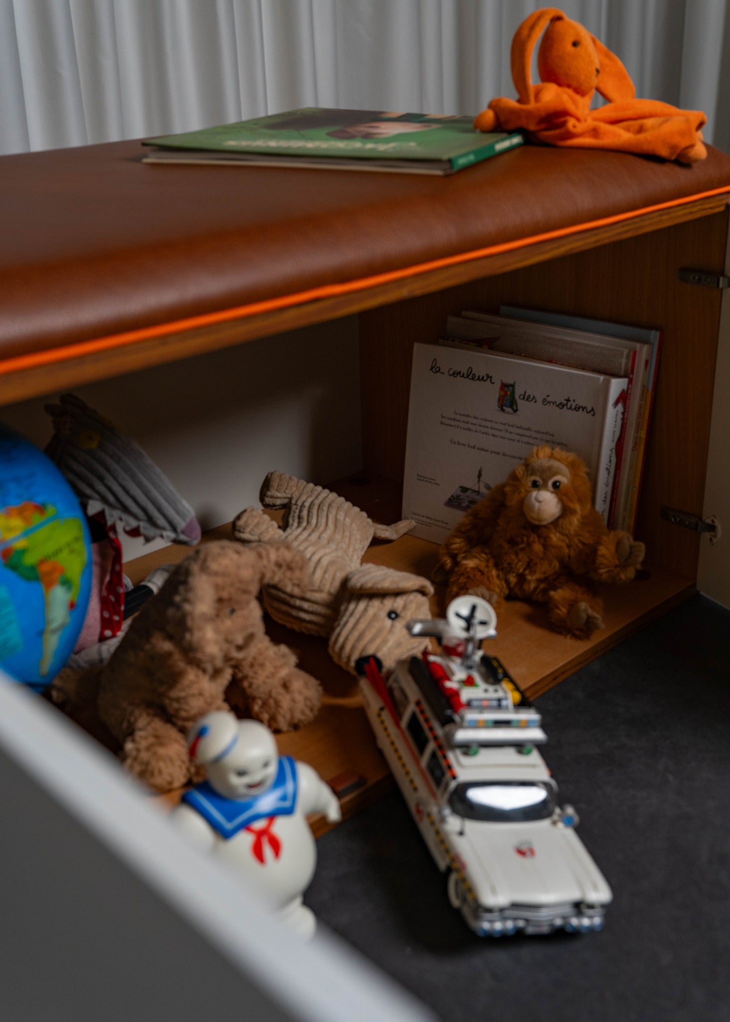 Meuble de rangement banquette vintage