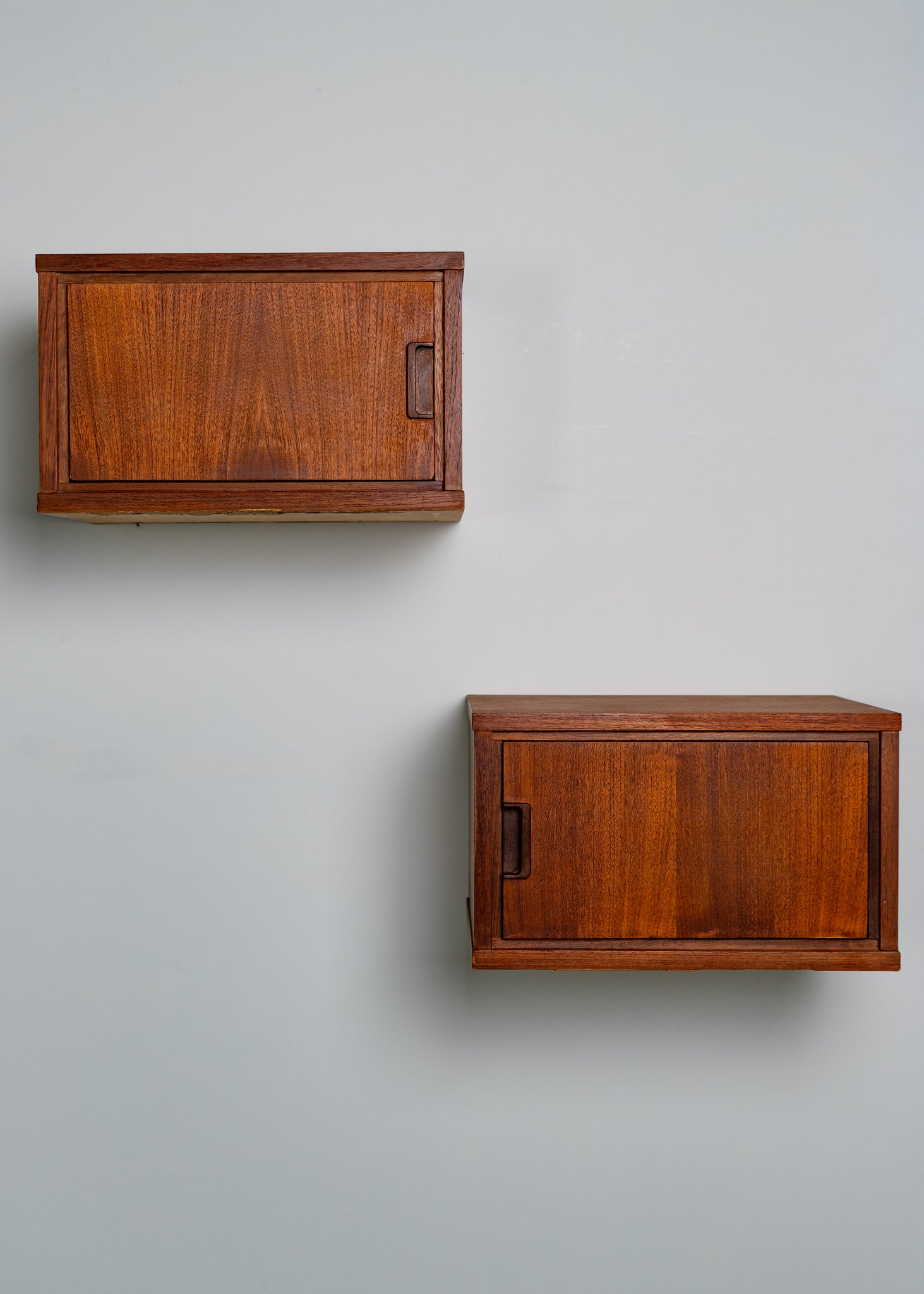 Set de 2 tables de nuit flottantes vintage