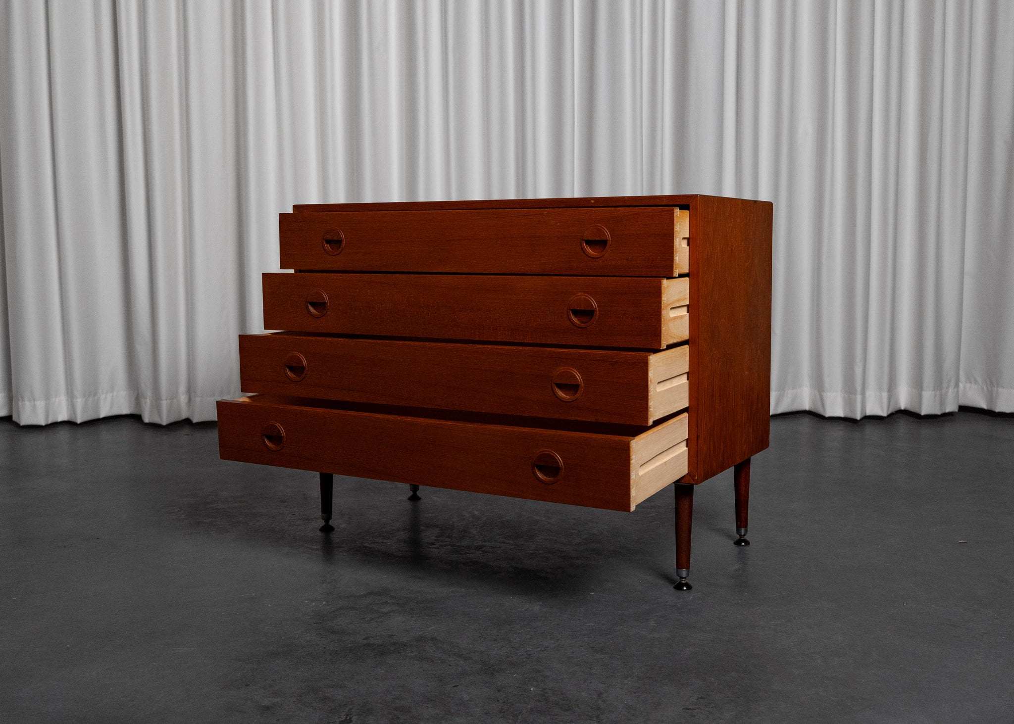 Commode en teck par Rud Thygesen et Johnny Sørensen pour HG Furniture, Danemark, 1960