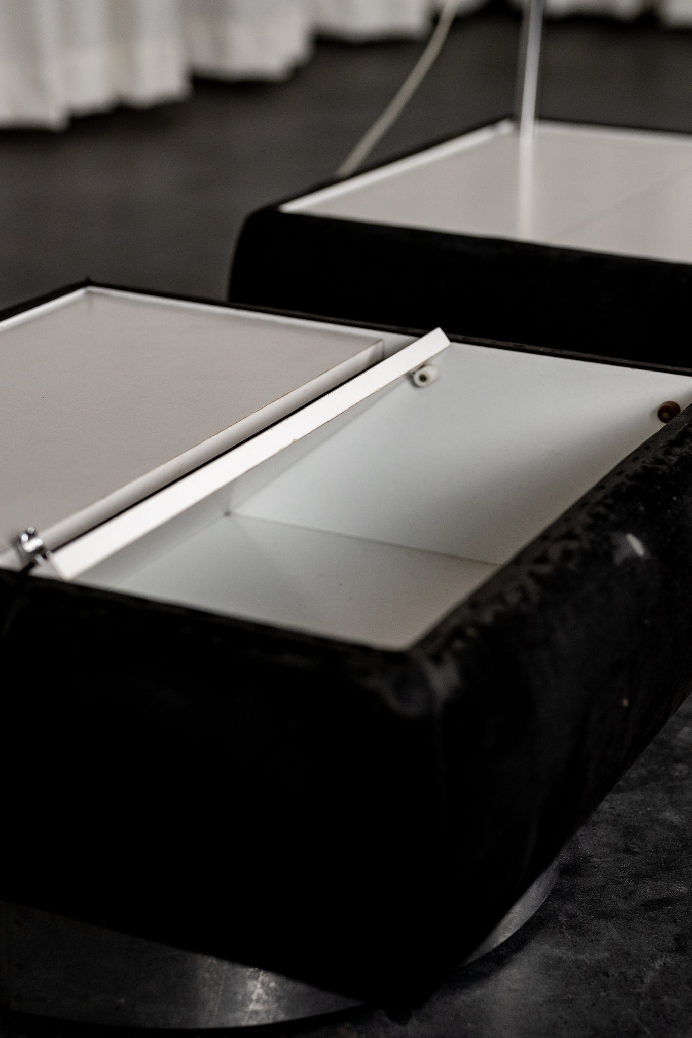 Lot de 2 tables d'appoint avec lampe intégrée