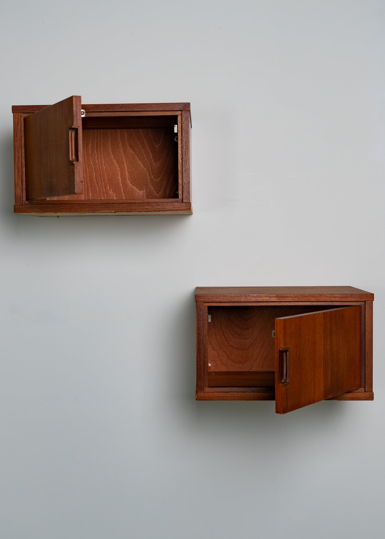 Set de 2 tables de nuit flottantes vintage