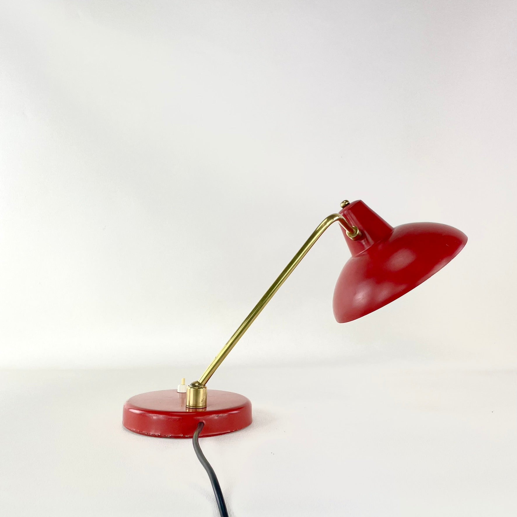 Lampe de chevet soucoupe rouge-orangée, Mid-century