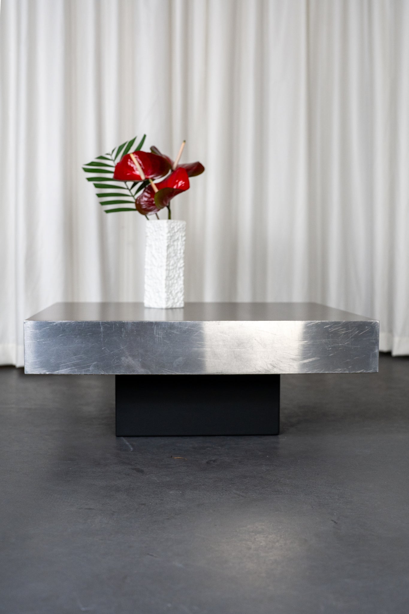 Table basse en aluminium dans le style de Willy Rizzo, 1970