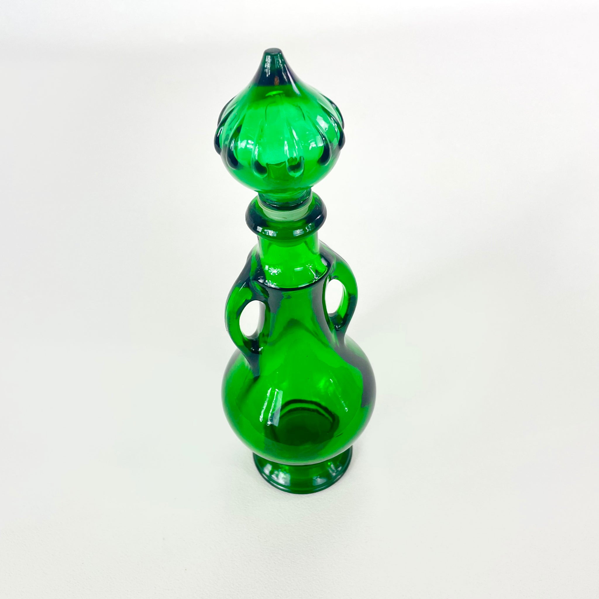 Carafe en verre vert, verre d'Empoli, Italie, circa 1970.