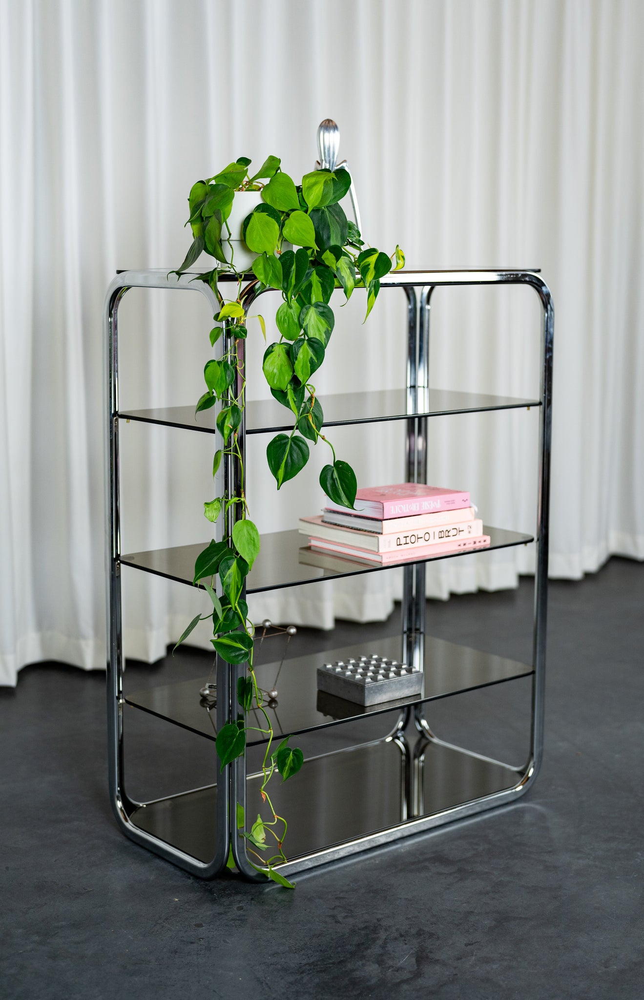 Etagère tubulaire chromée