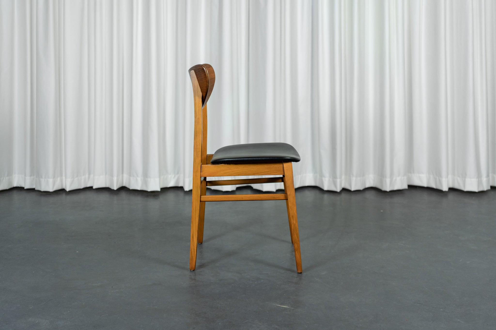 Suite de 4 chaises Mid Century
