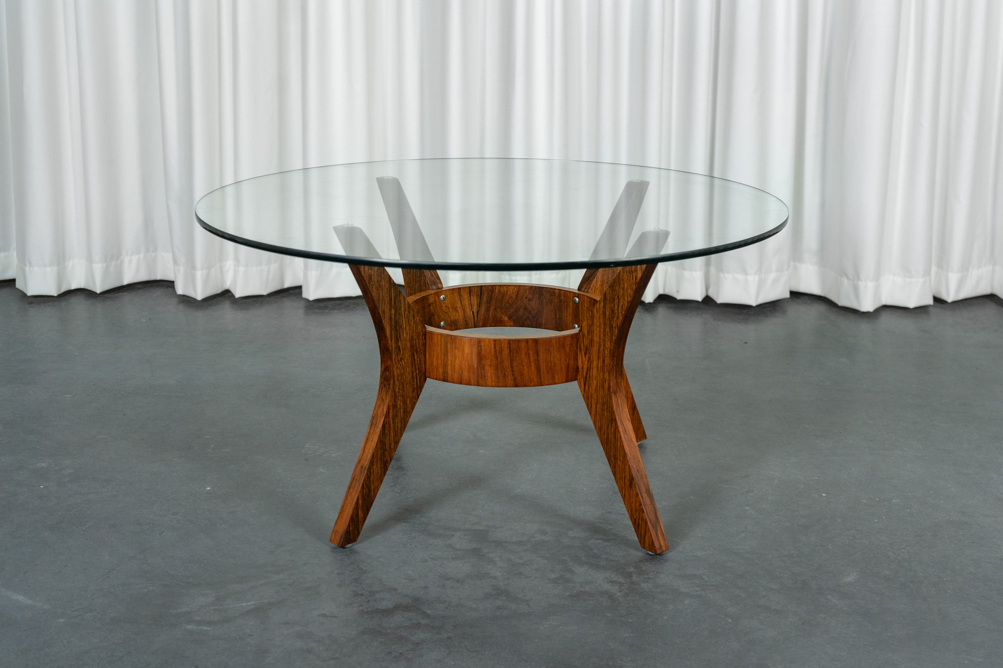 Table basse ronde pied araignée Mid Century