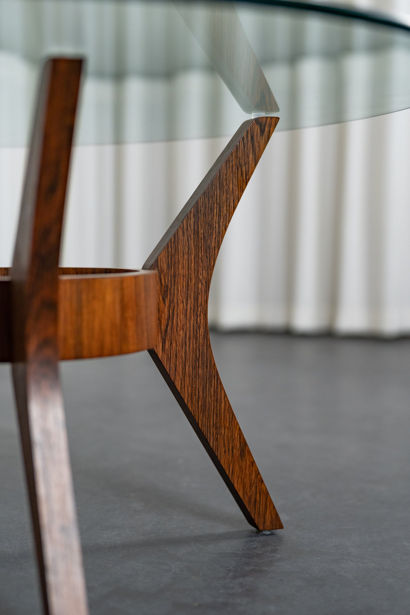 Table basse ronde pied araignée Mid Century