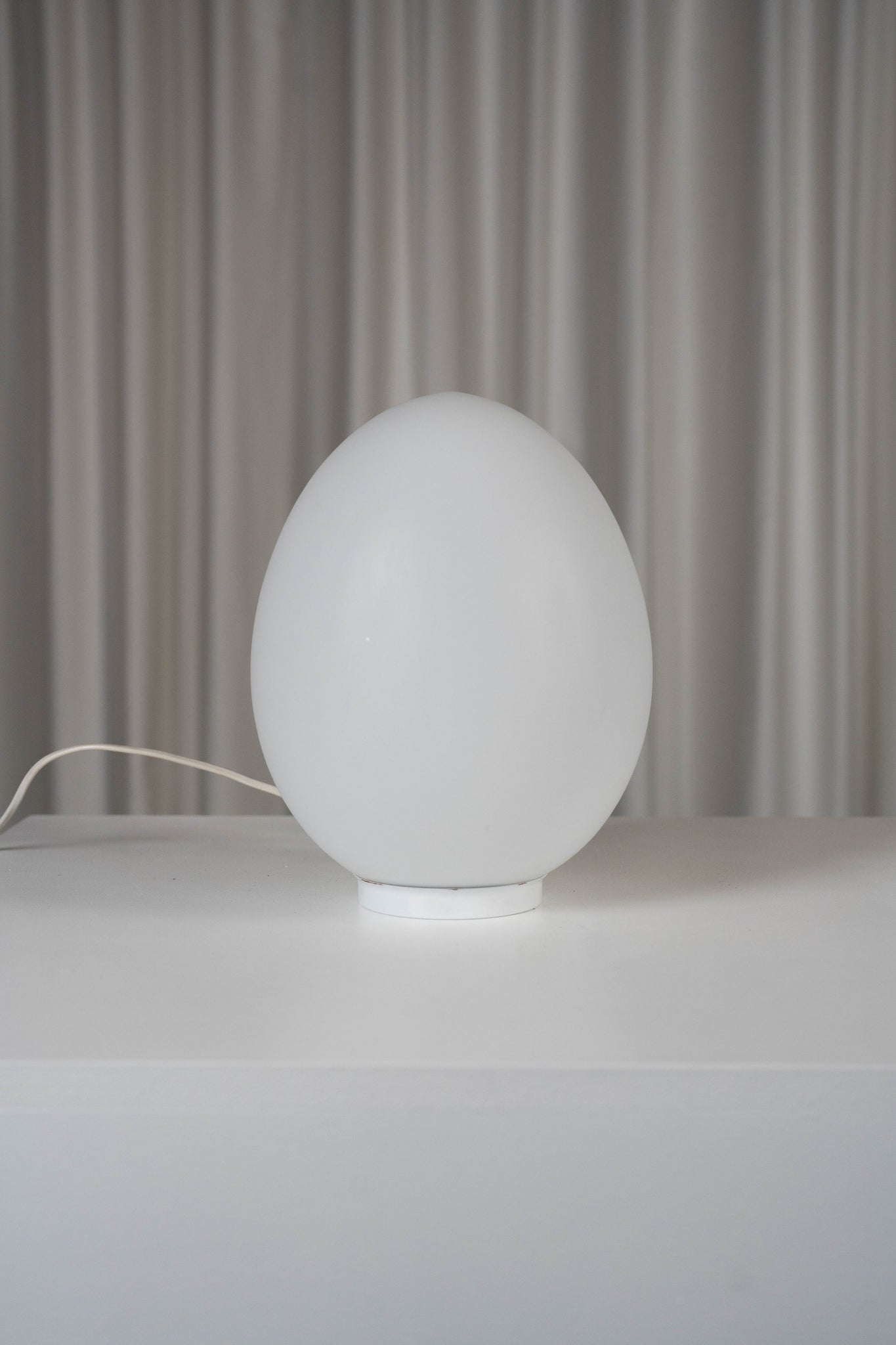 Lampe oeuf de Vianne édition Domec verre blanc, 1970