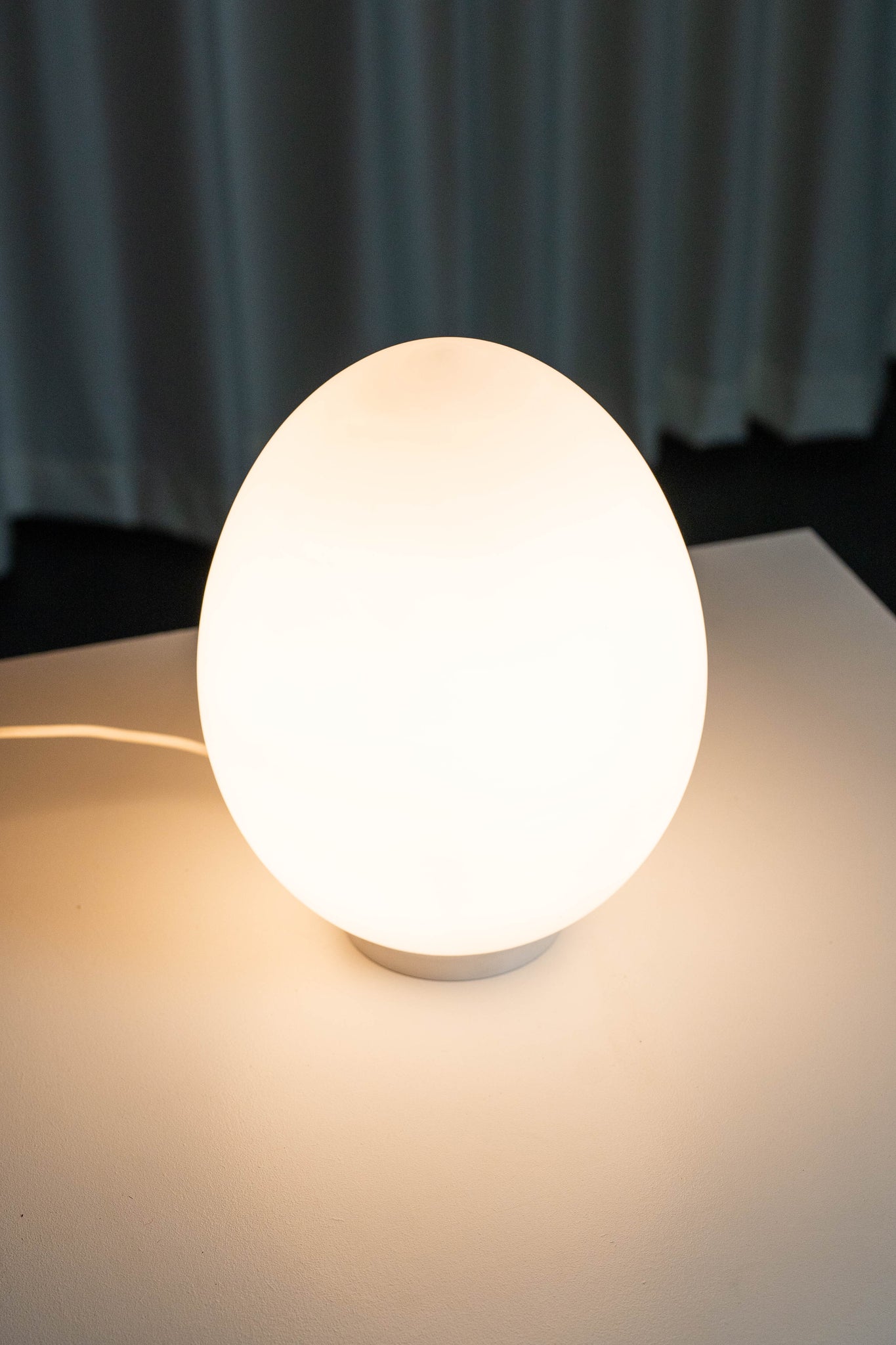 Lampe oeuf de Vianne édition Domec verre blanc, 1970