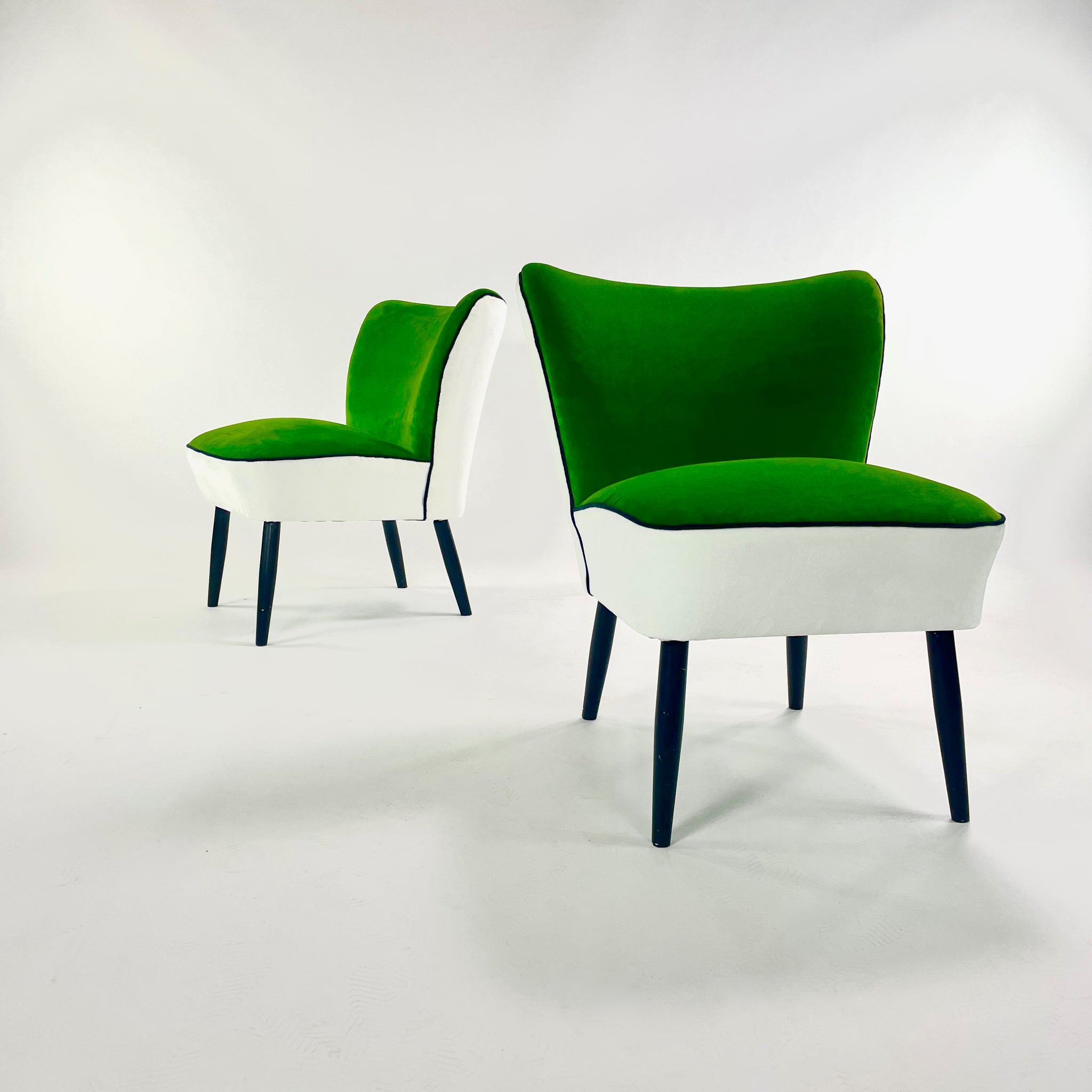 Paire de fauteuils cocktail bicolore