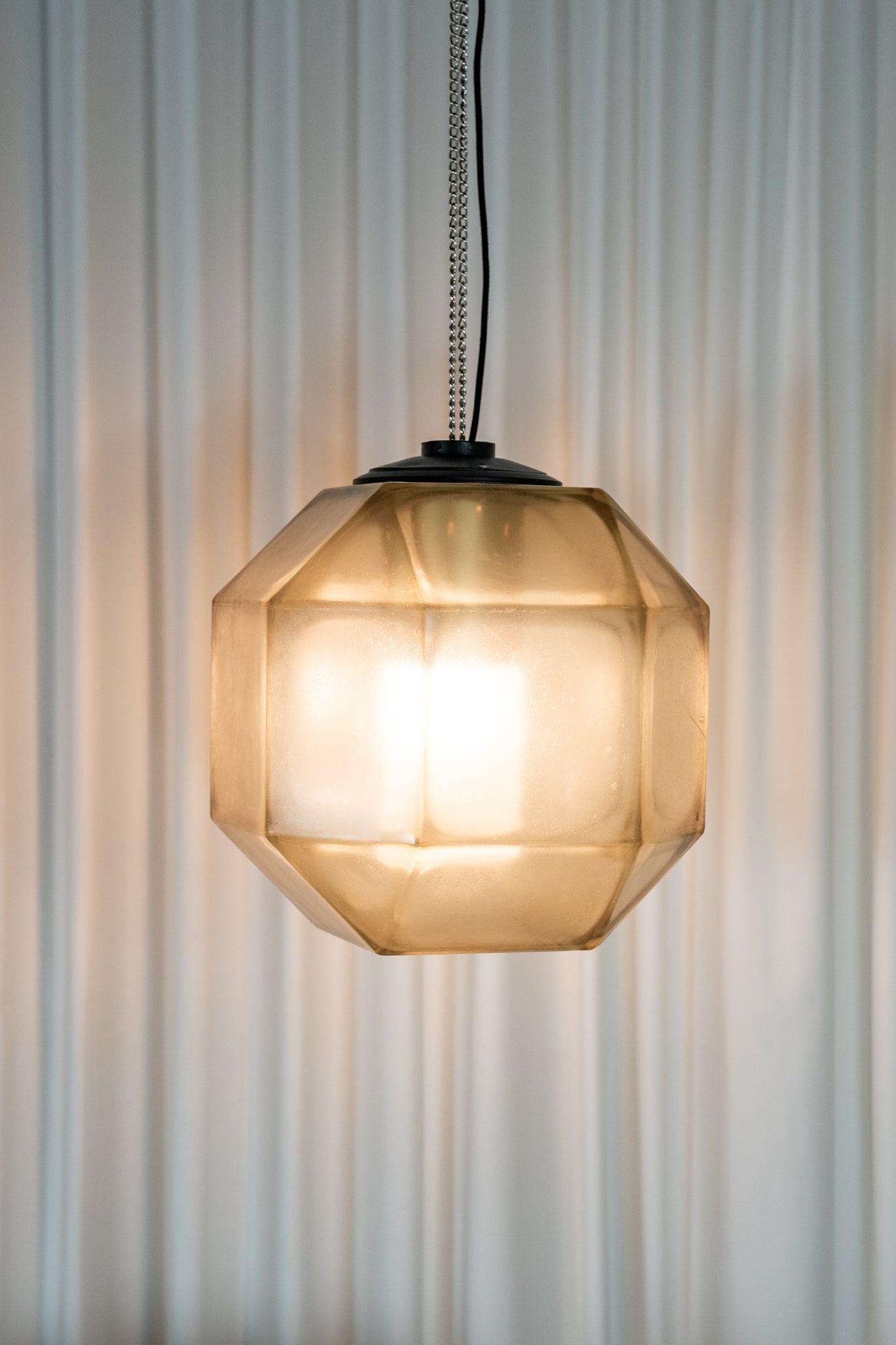 Suspension lumineuse industrielle en Plexiglass
