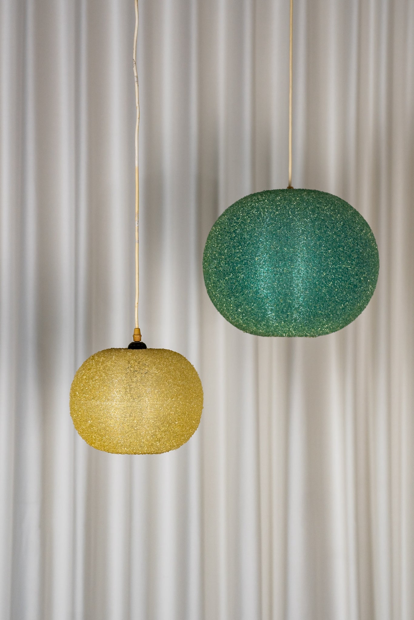Lot de deux suspensions  Sugarball Moon par Rotaflex, Belgique, 1970