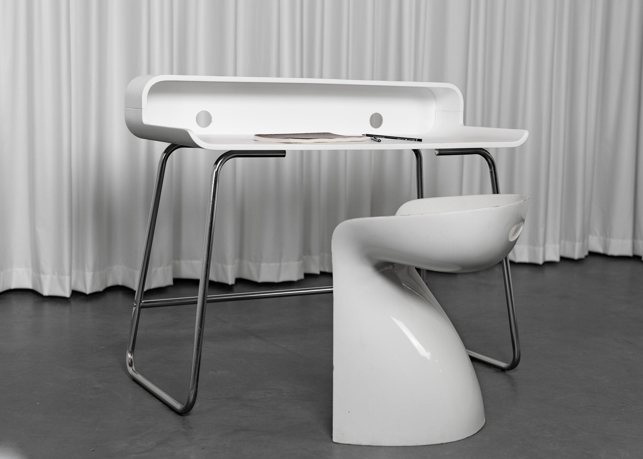 Bureau de style space age