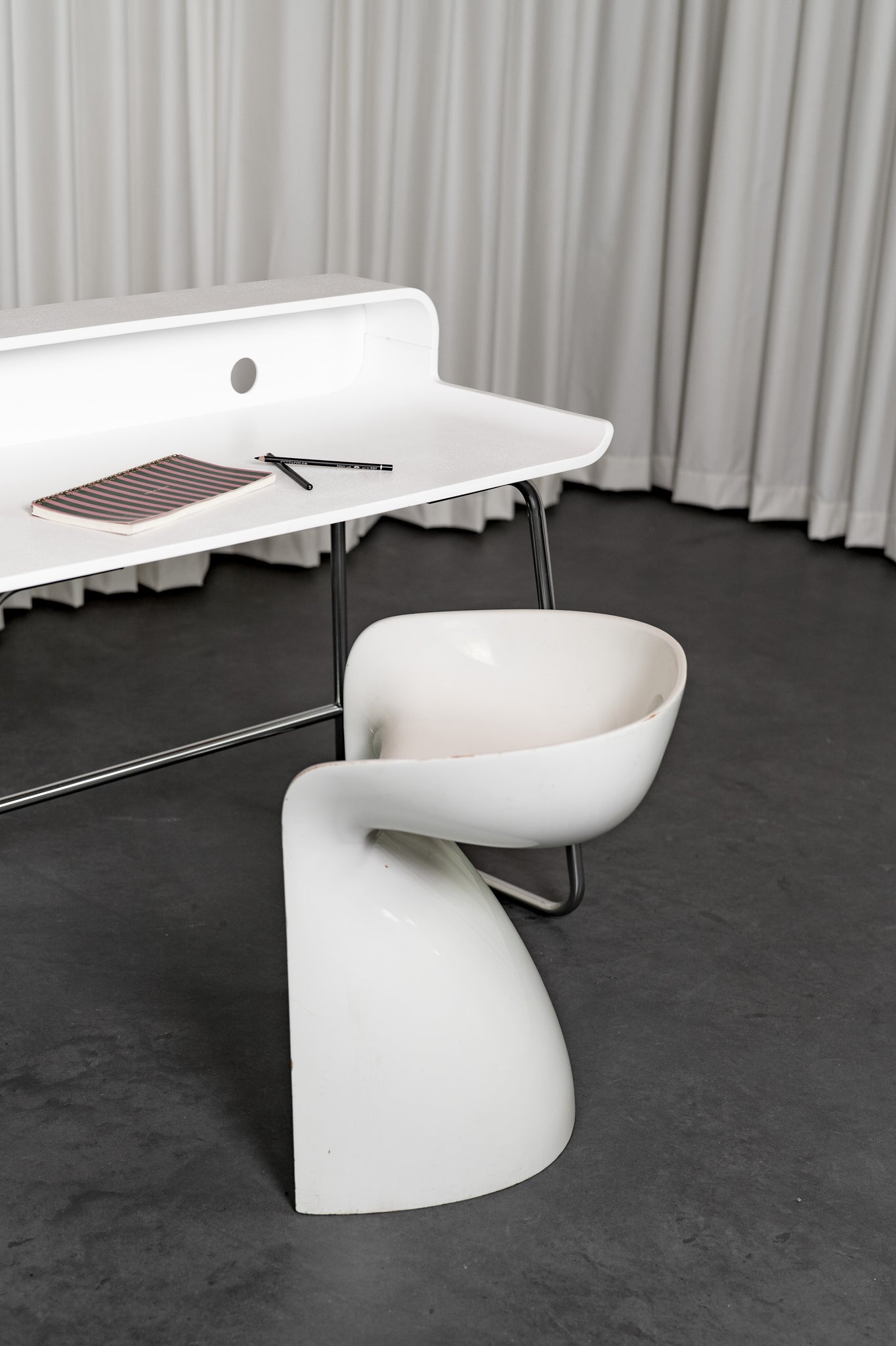 Bureau de style space age