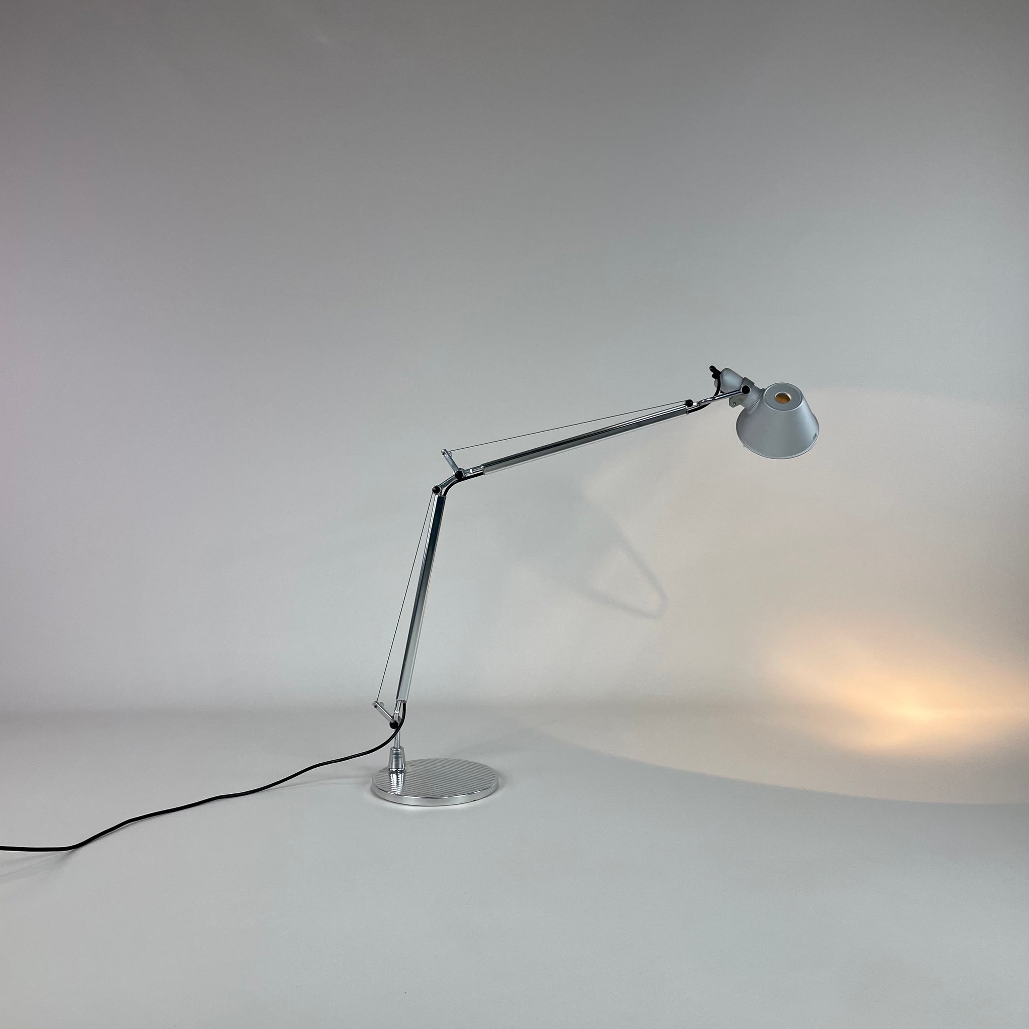 Lampe de table Tolomeo de Michele De Lucchi  et Giancarlo Fassina pour Artemide, éditée depuis 1987