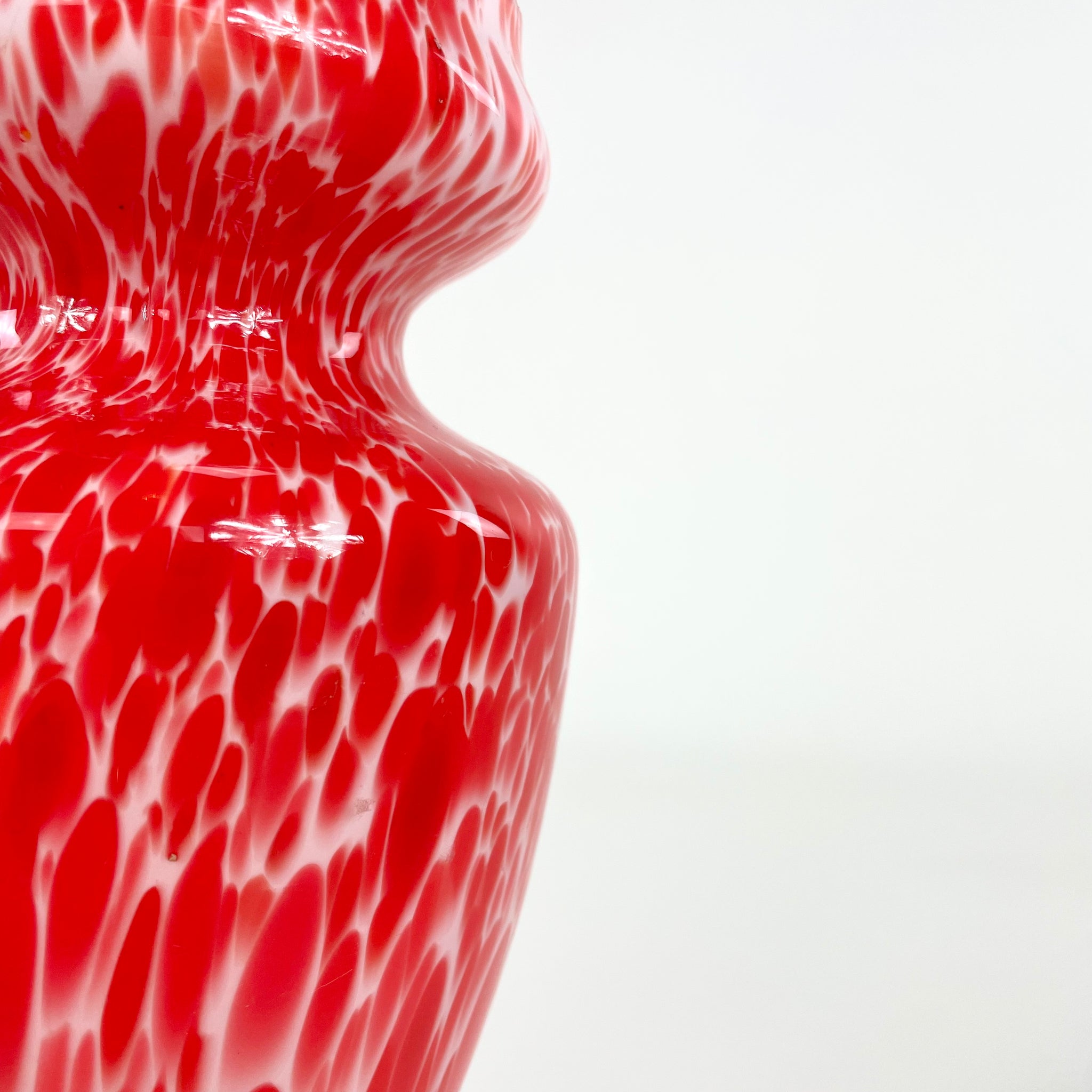 Vase Murano à décor marmoréen rouge et blanc, Mid-century