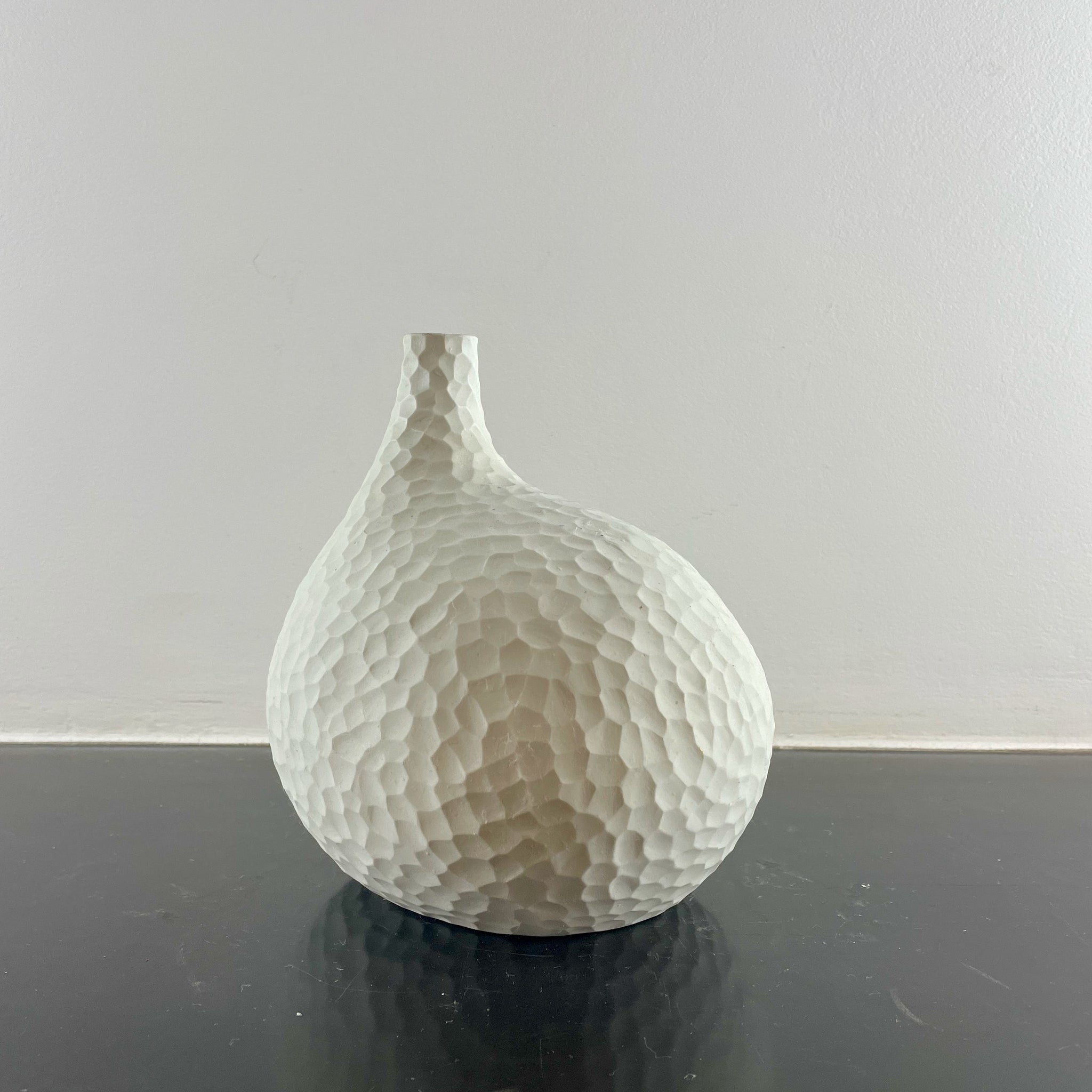 Vase en céramique martelée
