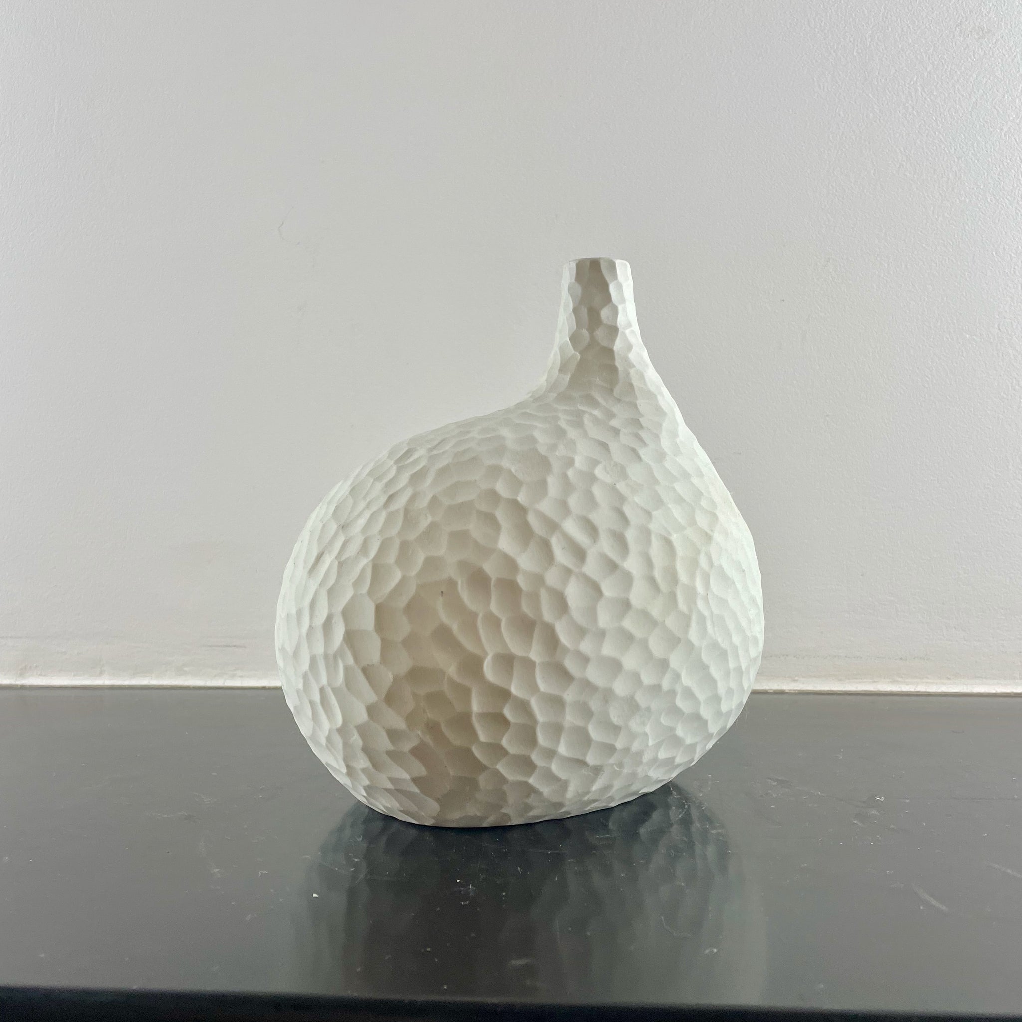 Vase en céramique martelée