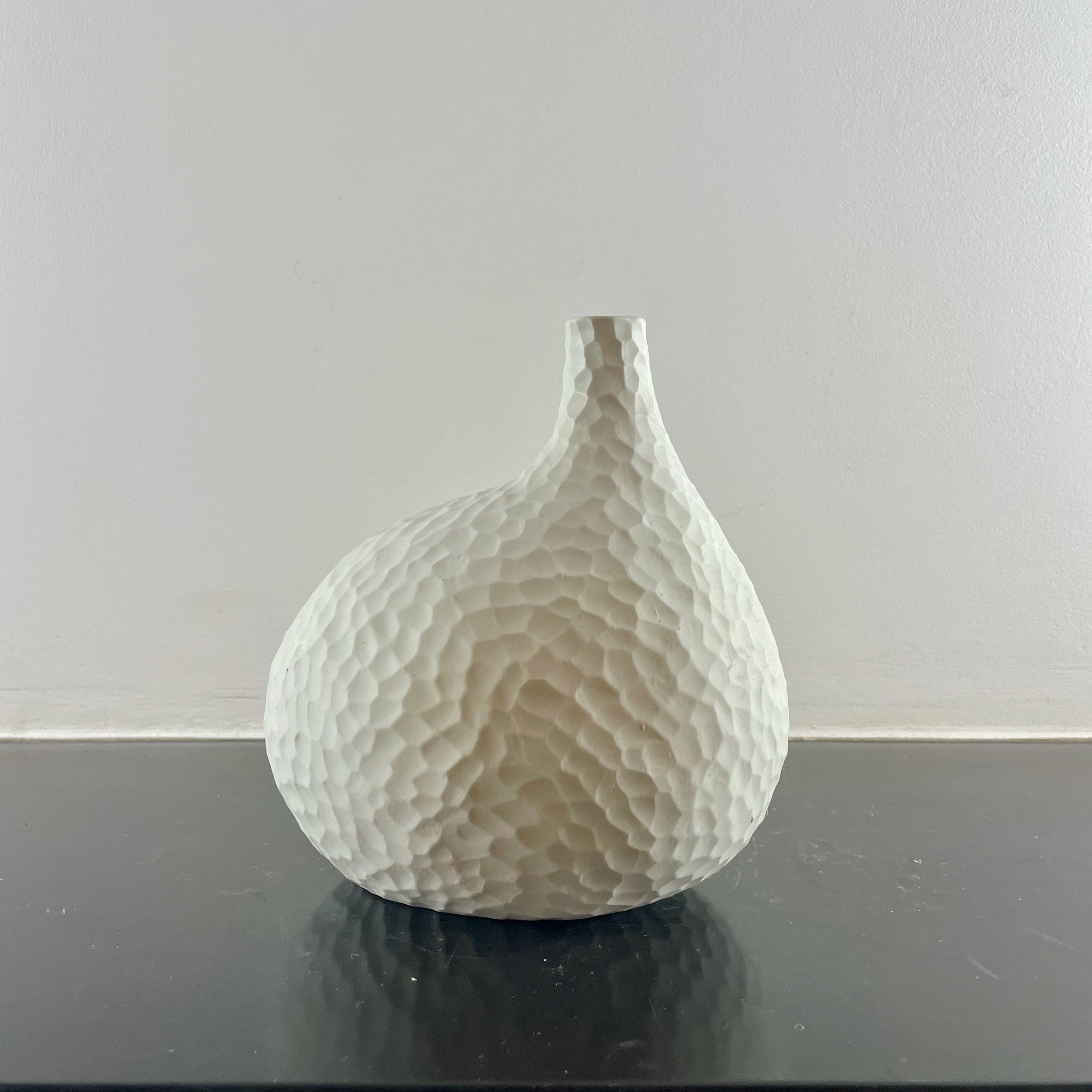 Vase en céramique martelée