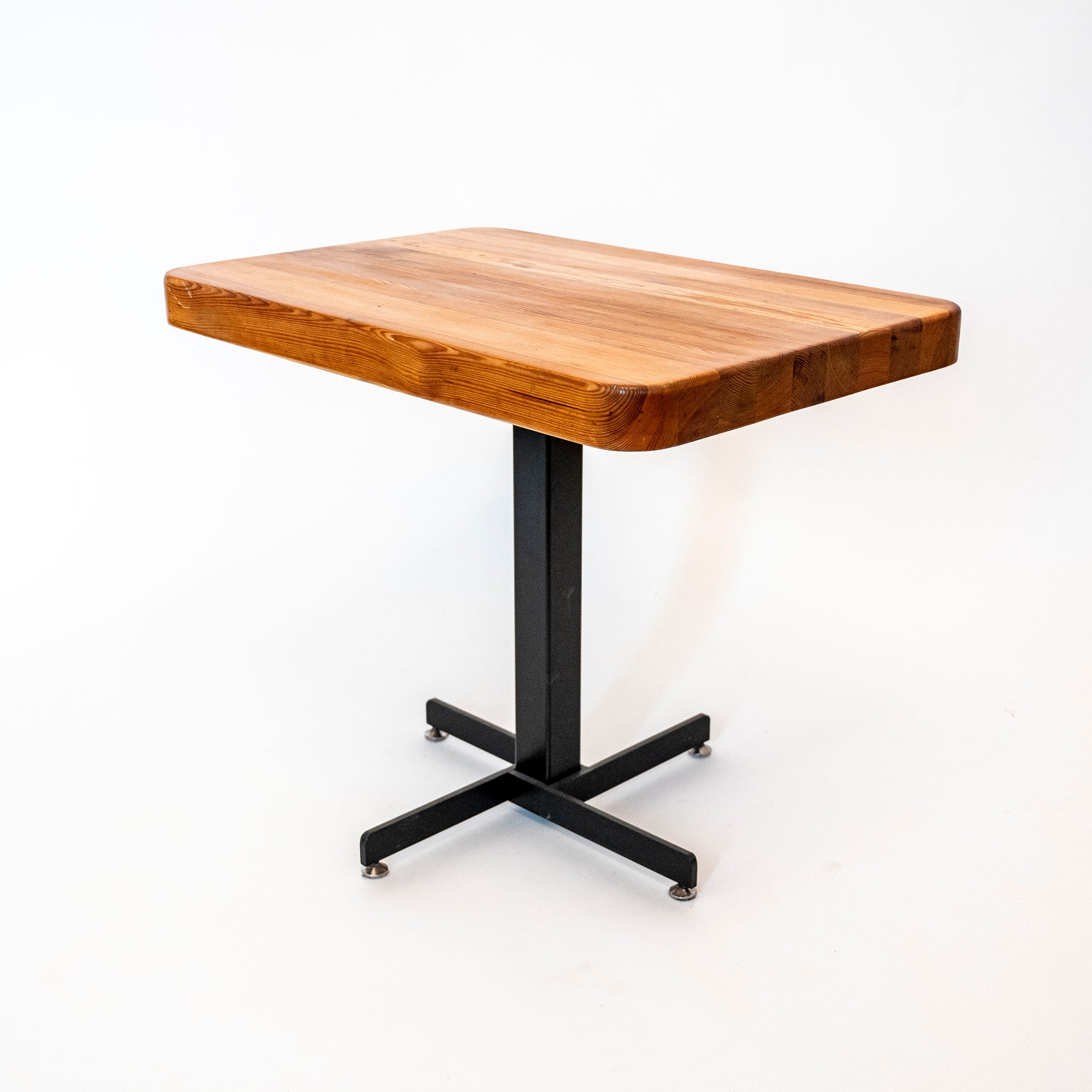 Table "Les Arcs" par Charlotte Perriand, 1960
